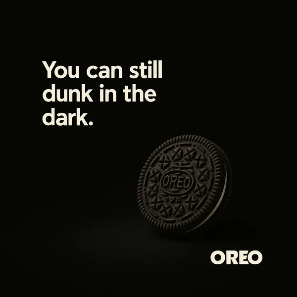 Рекламный постер Oreo с подписью You can still dunk in the dark